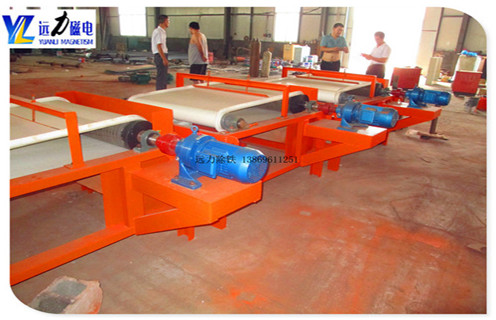 干式磁选机工作原理及参数,开云手机官方版在线入口-开云(中国)生产的干式磁选机,所选择的矿物主要是石英砂,石英砂其实是一种重要的非金属矿物,主要是被石英石加工破碎.石英砂的一个重要应用是作为陶瓷体和釉料原料使用,但往往含有赤铁矿,褐铁矿,黑云母等杂质.  　　1.干式磁选机的工作原理  　　石英砂干式高强磁磁选机可以去除一种铁杂质,提高煅烧后石英砂的亮度,以及陶瓷制品的光泽度,从而提高产品的价值石英砂干式高强度磁选机使用带式分选结构,在整个工作区从进料到物料,由带驱动的材料,物料可以进行多次磁力搅拌,同时起到水冲洗的作用,去除磁性尾矿,带有磁性将矿物输送到选板机的退磁区,使得具有磁性的矿物通过退磁装置去除,完成修整过程,机器功率小,处理量大,磁场强度高,实现质量好,可以获得更大的效益.